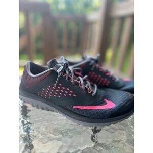 Nike‎ Running Shoes Lightweight Athletic Sneakers Pink Accents Size 9